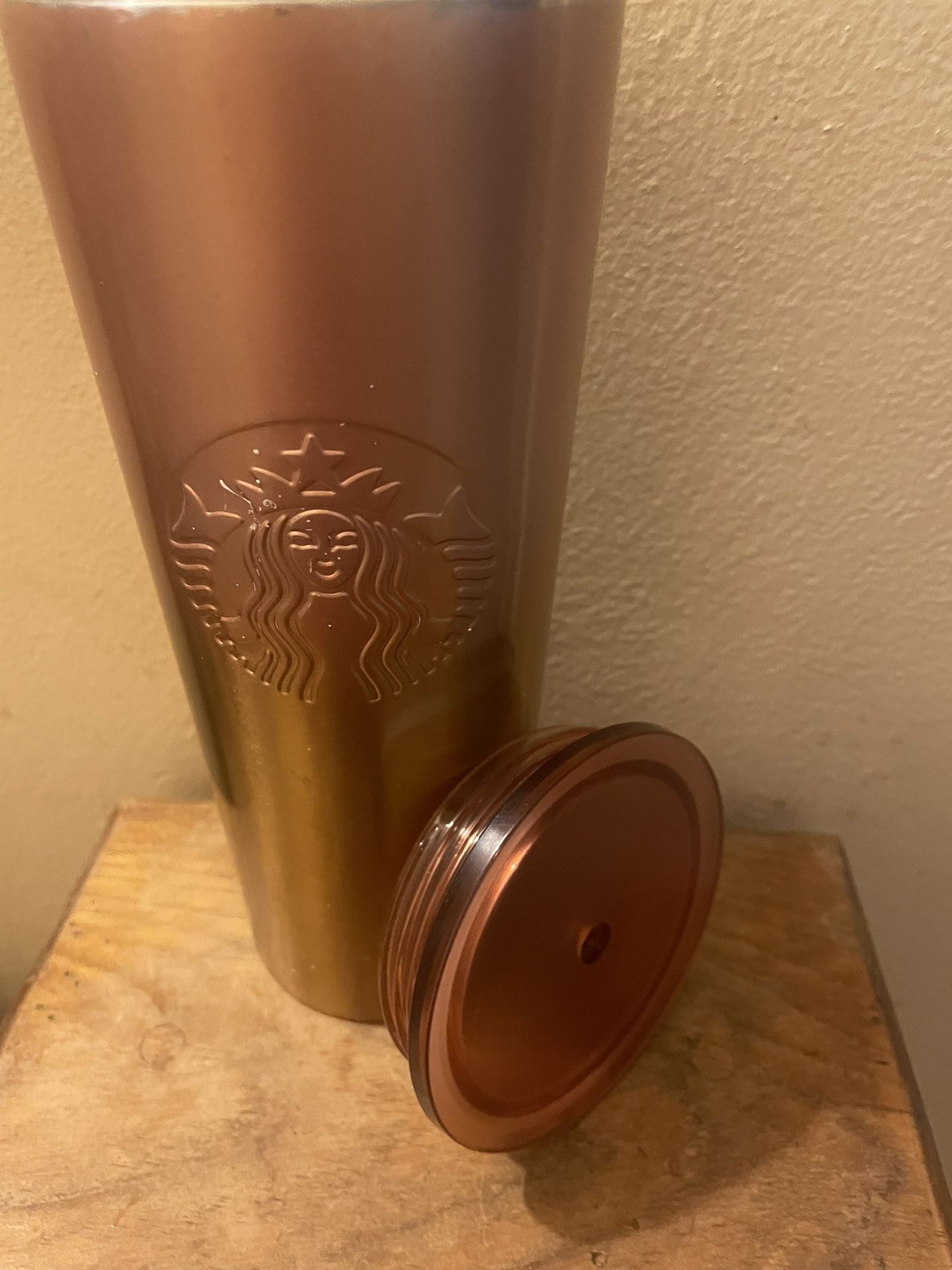Starbucks. 24 Ounces. https://offerup.com/redirect/?o=TmV3LkdvbGQ= Tone Color.