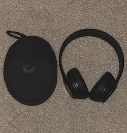 Beats Solo 3 Wireless Only worn 3 times will trade for new airpods