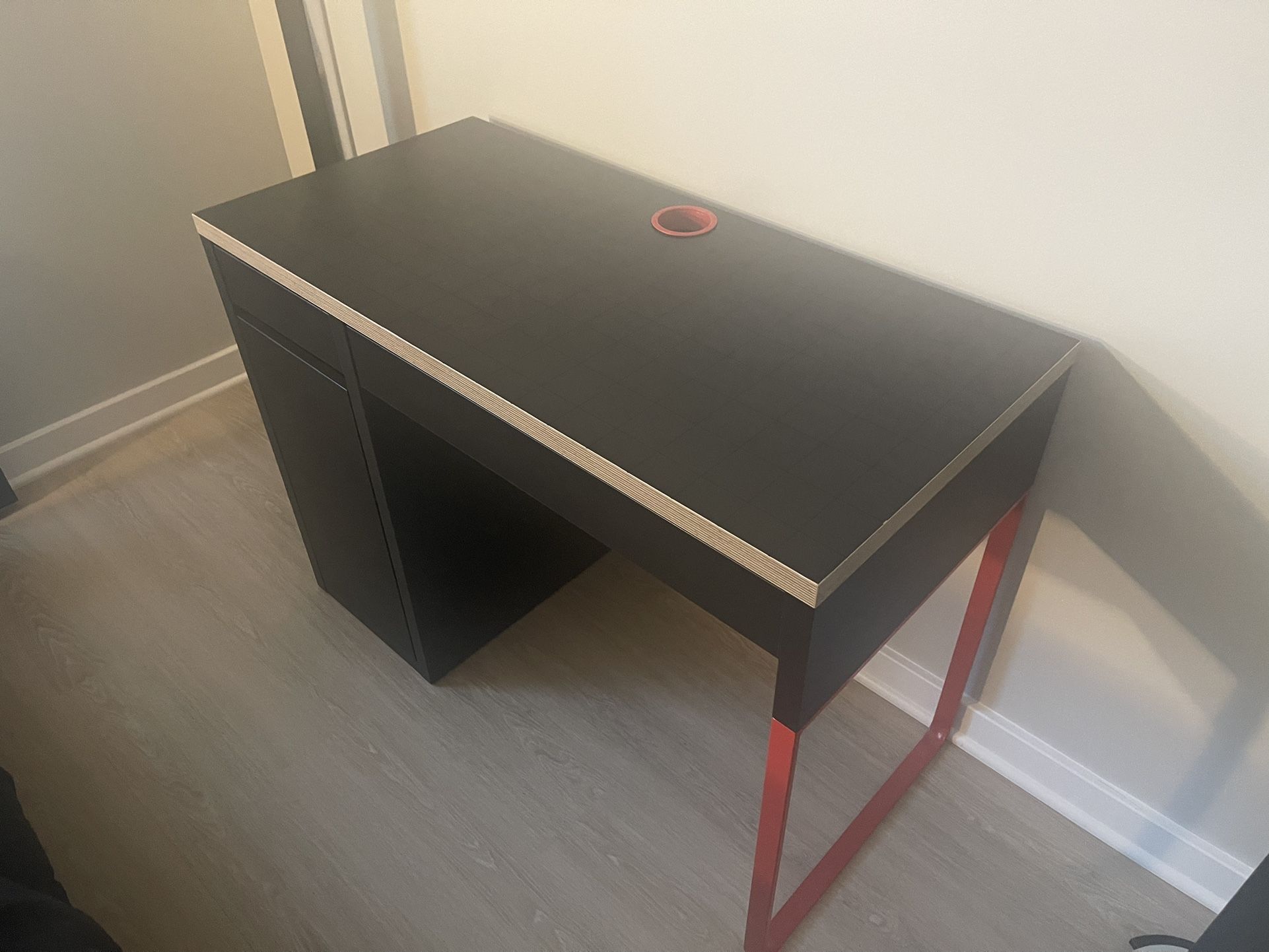 Micke Desk- IKEA