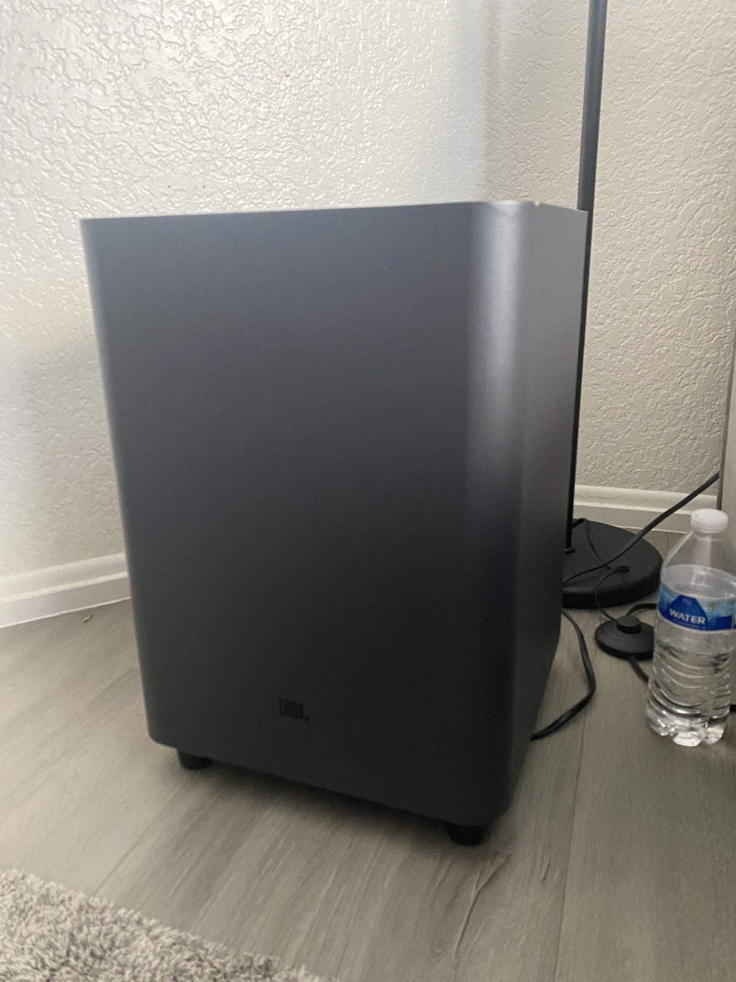 JBL Bar 5.1 - Soundbar with Built-in Virtual Surround, 4K and 10" Wireless Subwoofer