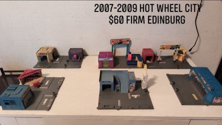 Hot wheel city (only selling together)