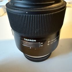 Tamron 85 mm Lens f/1.8