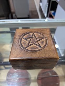 Hand Carved Wooden Pentacle Keepsake Box Wiccan Pagan Altar Decor Collectible