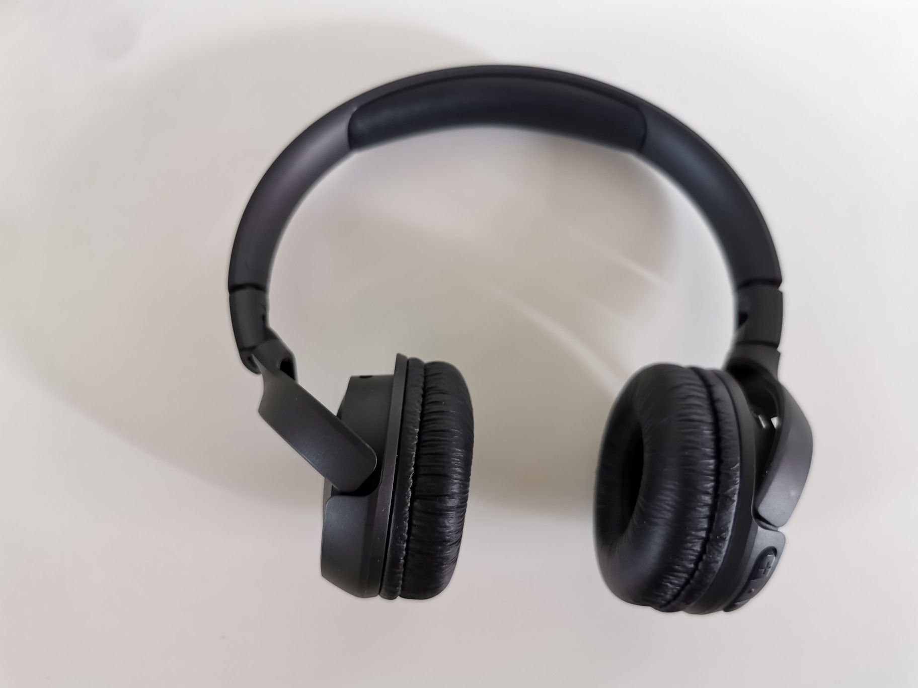 JBL Bluetooth wireless headphones