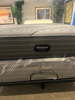 🔥Simmons. Beautyrest black firm king $950🔥