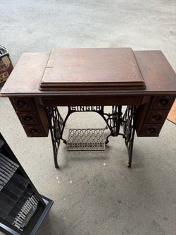 Singer, sewing machine