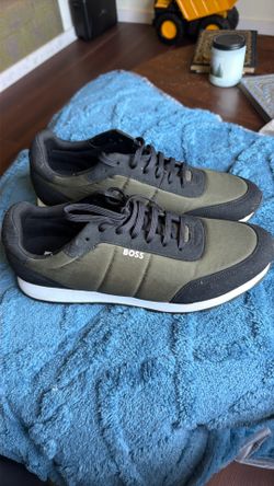 Boss Tennys size 11