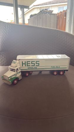 1987 Hess 18-Wheeler Bank