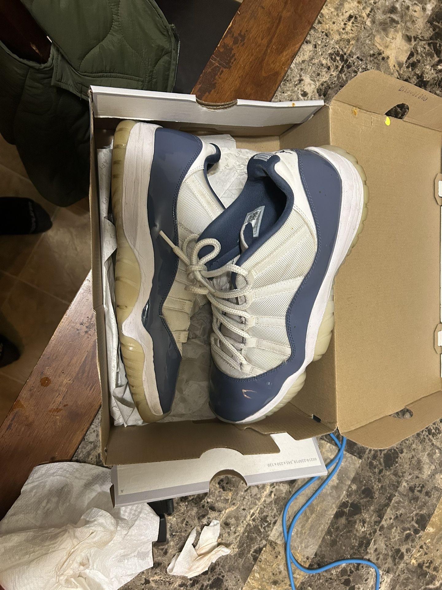 BLUE LOW TOP JORDAN 11s