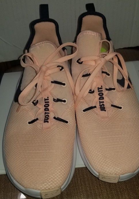 GORGEOUS  NEW  NIKE  TR8 TRAINING WOMEN\'S SHOES 