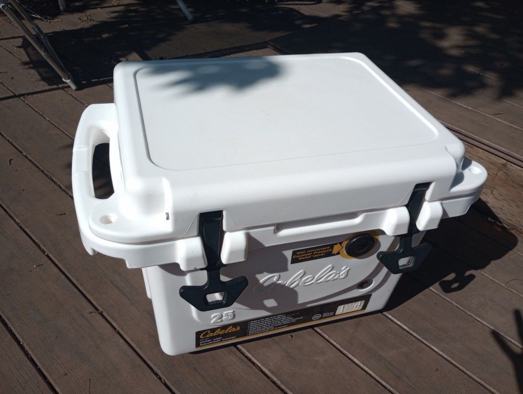 Cabela's Grizzly 25qt 25 Quart Bear Resistant Cooler Yeti