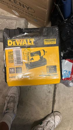 18-Gauge Pneumatic Brad Nailer