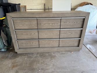 Large 9-Drawer Dresser – $125 obo