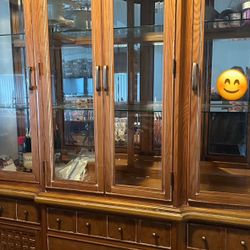 China/glassware cabinet 