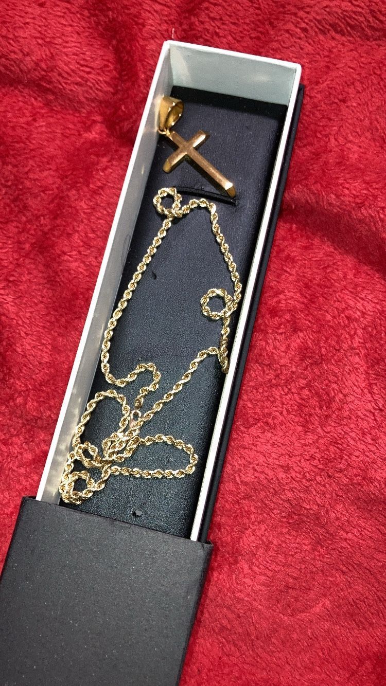 10k Gold Chain With Pendant