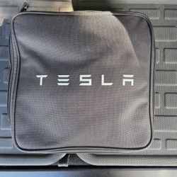 Tesla Mobile charger 110v & 240v 