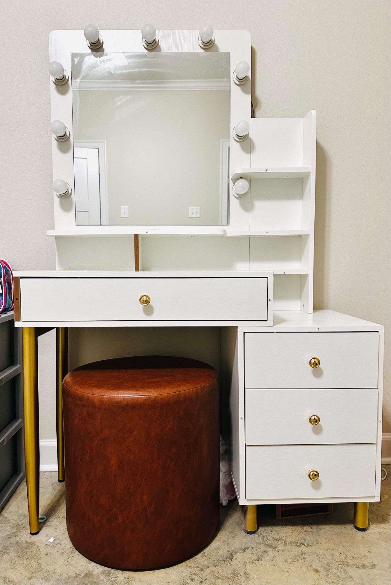 Vanity table with lighted mirror, 3 drawers and stool included