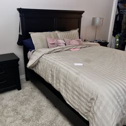 Elkhart Queen Bedroom Set