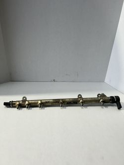Fuel Distribution Rail- OEM Bosch 2004-2006 (A 647 070 00 95)