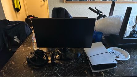 Gaming monitor ps5 gaming mouse gaming headset everything works fine no cords but if you have sum you can test it out