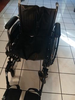 Folding Wheelchair with Footrests