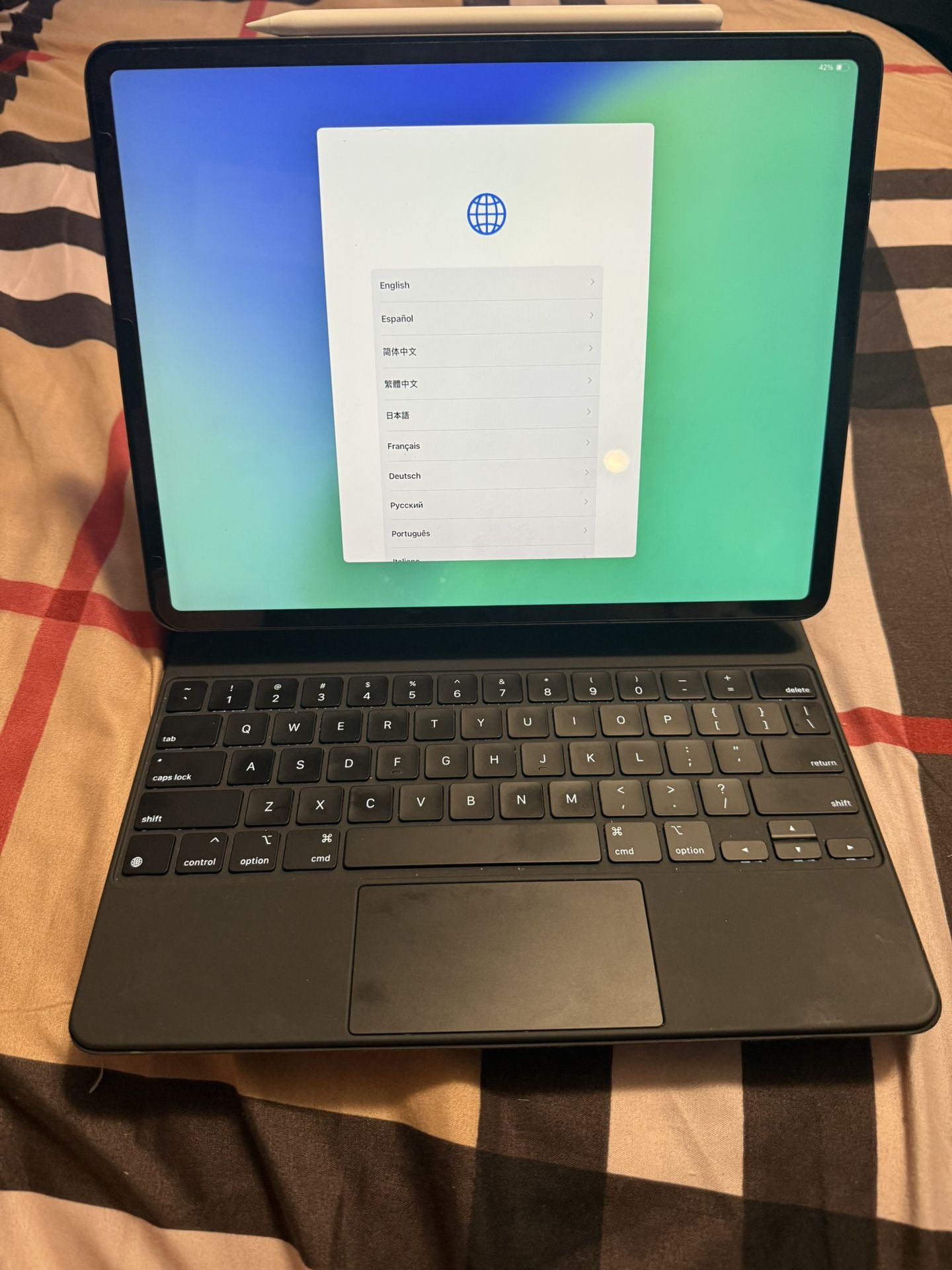 iPad Pro 12.9” 3rd gen W/Magic Keyboard And Apple Pencil