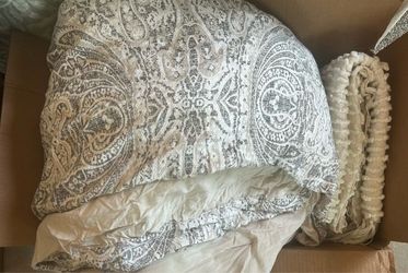 king comforter and throw