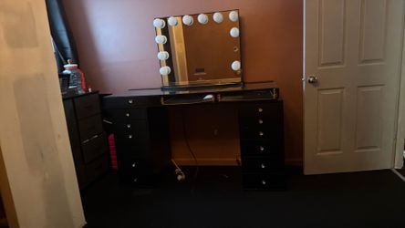 Vanity no mirror.