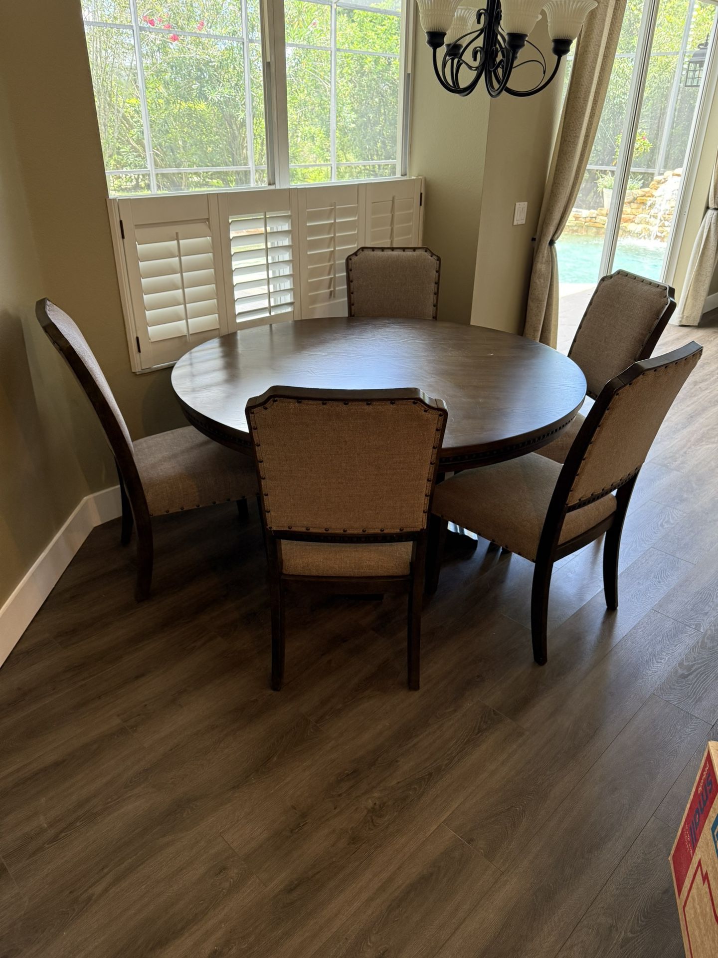 Dinning Table and 6 Chairs