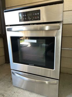 Frigidaire 24” Single Gas Wall Oven