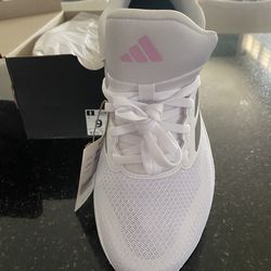 New women’s tennis shoes