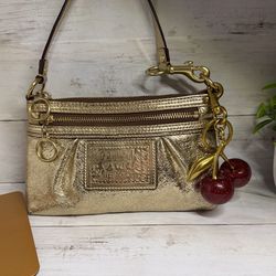 ❤️Coach Wristlet Poppy❤️