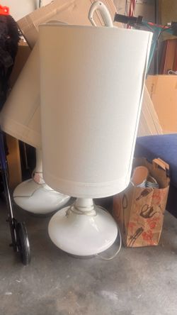 2’White glass/lamps/
