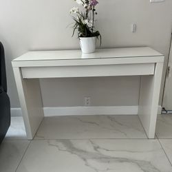 IKEA Dressing Table MALM for Sale in San Fernando, CA - OfferUp