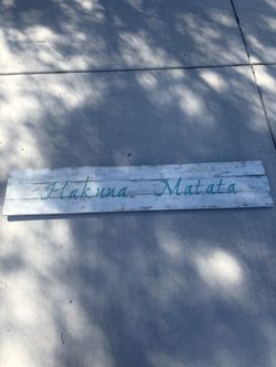 Large Rustic “Hakuna Matata” Wooden Wall Sign – 55”