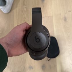 Beats Studio Pros  (brown)