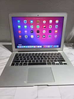 Reliable silver Apple MacBook Air 13-inch 2017 has a 1.8 GHz Dual-Core Intel Core i5 processor. This laptop is equipped with 8 GB of 1600 MHz DDR3 mem