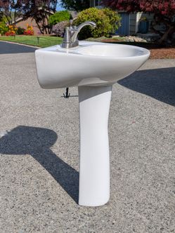 Pedestal sink with faucet