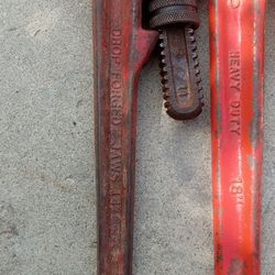 2 PIPE WRENCHES 