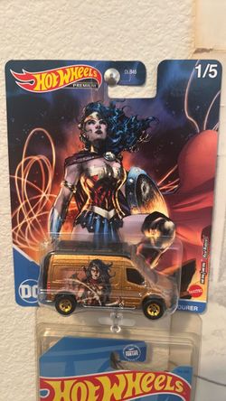 Hot Wheels Premium DC Wonder Woman Van 1/5