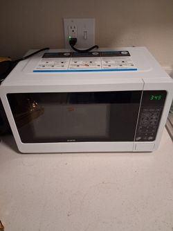 Brand new avanti microwave