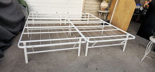 ** King/ California King size metal platform bed frame **