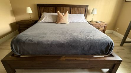 Solid Wood Platform King Bed in Brick Brown