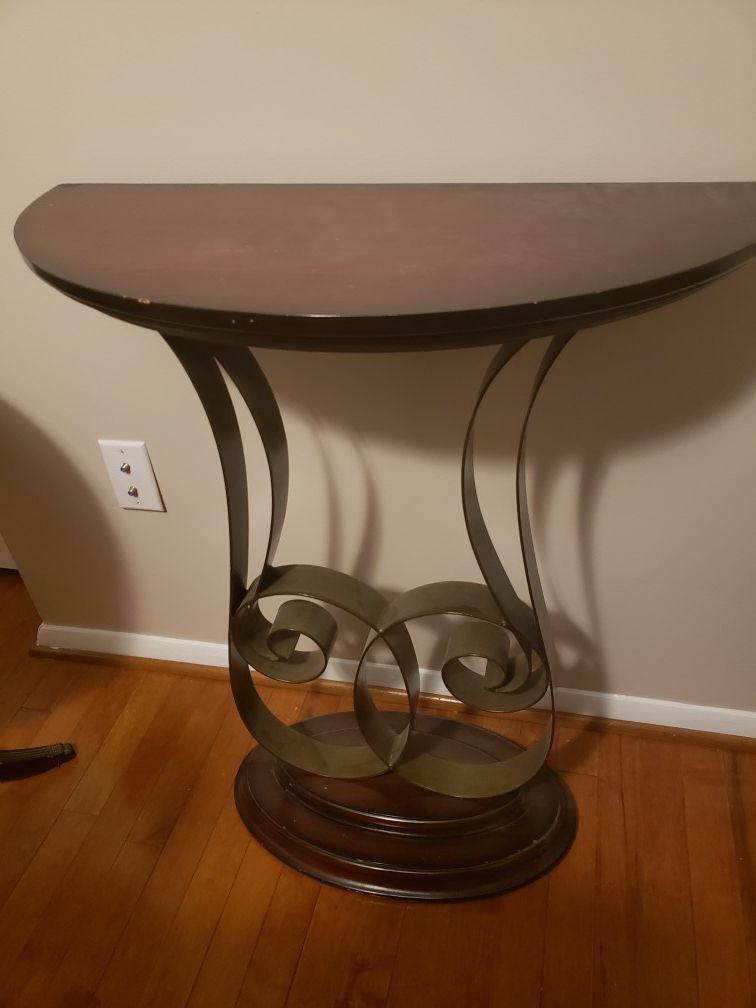Nice entry table