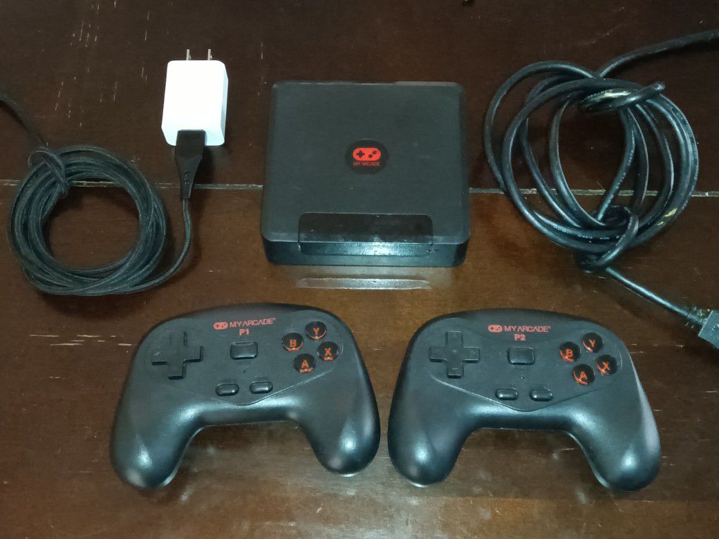 "MY ARCADE" CONSOLE WITH 2 WIRELESS CONTROLLERS 