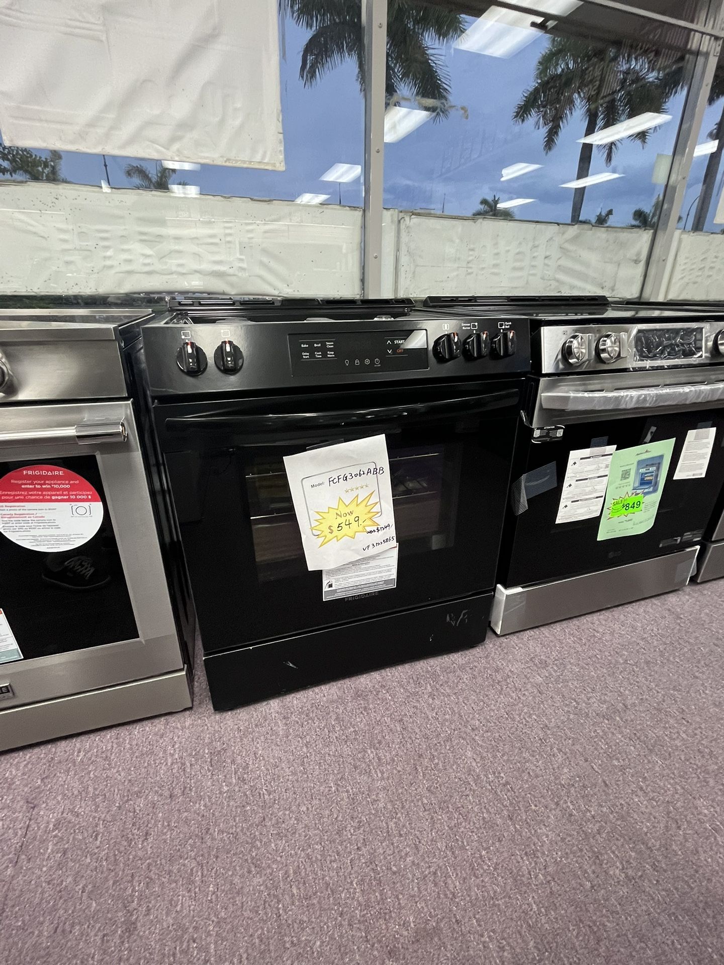 Gas Stove, New , Frigidaire Black 30’ Oven Range