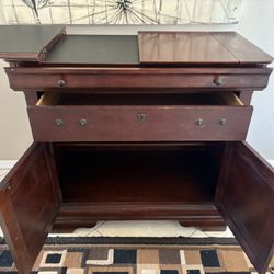 Wooden bar and mirror 