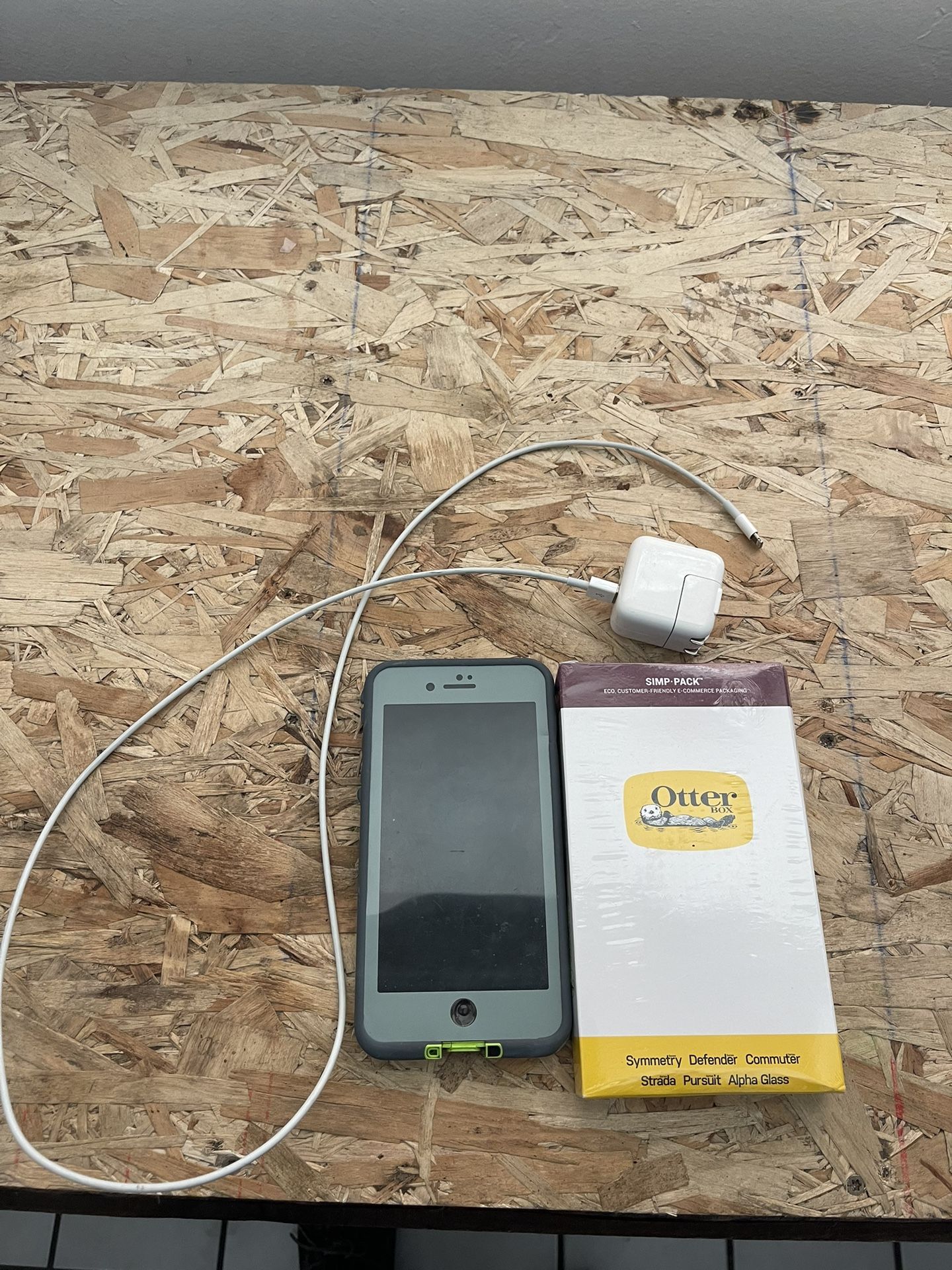 Unlocked Apple iPhone 8 Plus With Lifeproof Case