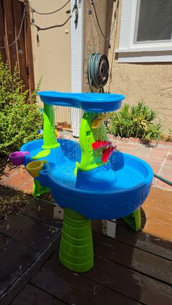 Step2 Rain Showers Splash Pond Water Table / Kids Outdoor Water Toy