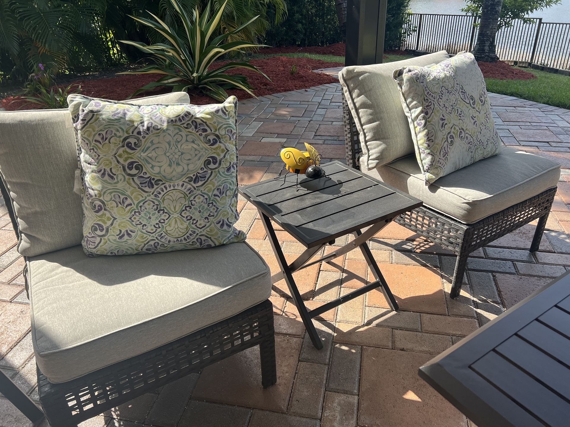 Five Piece Patio Set With Cover 